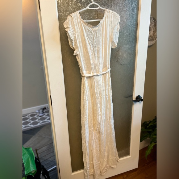 NWOT Beautiful Delicate Urban Outfitters Jumpsuit - Picture 9 of 10